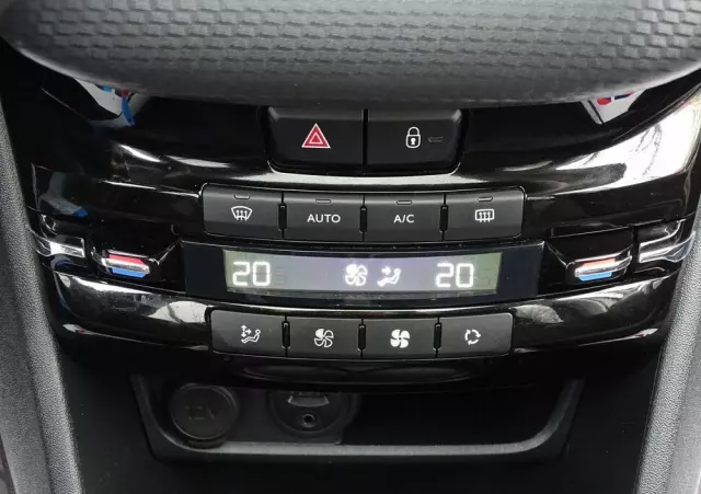 PEUGEOT 2008 1.2 Pure Tech Style