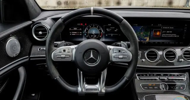 MERCEDES-BENZ Klasa E AMG 63 S 4-Matic+