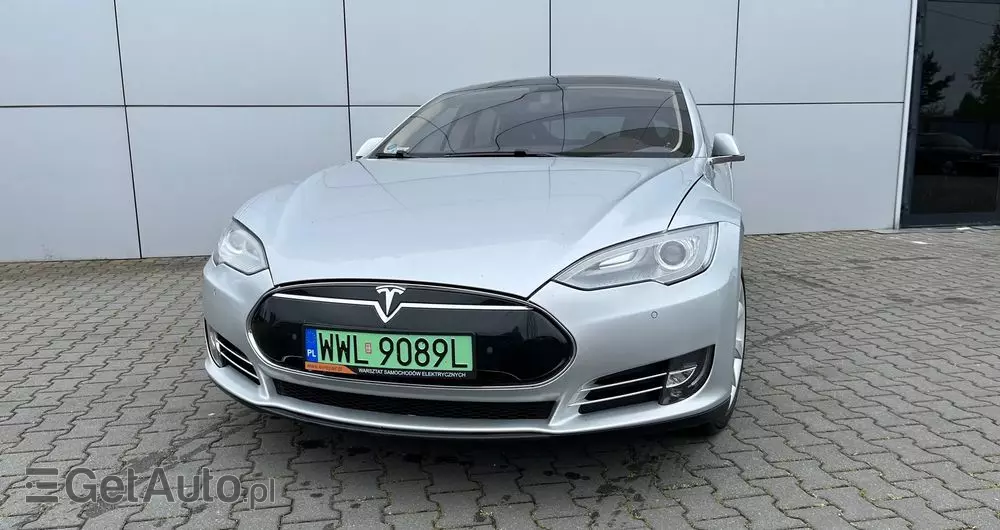 TESLA Model S D