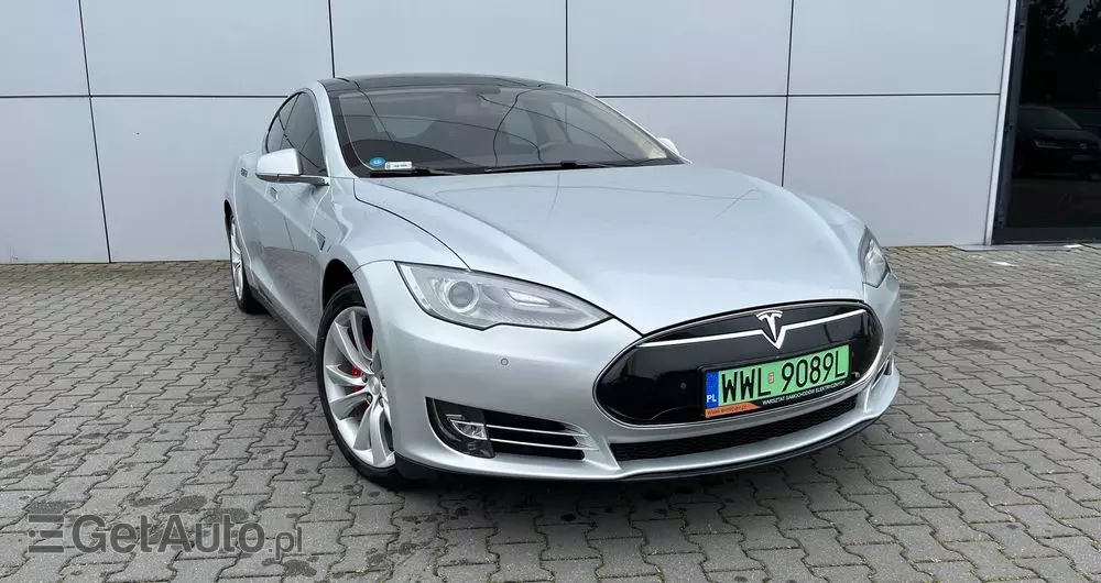 TESLA Model S D