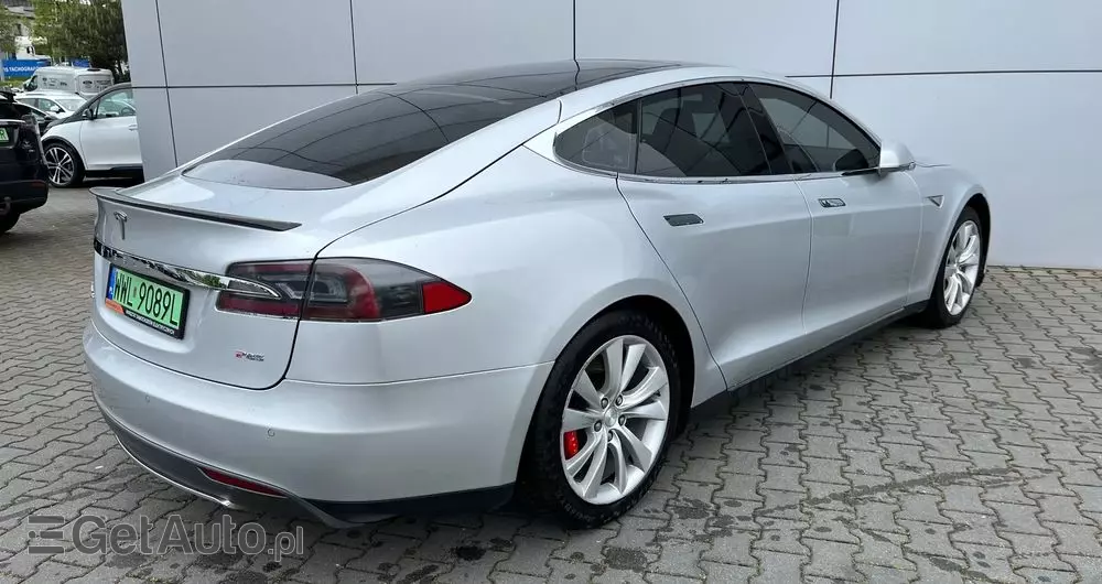 TESLA Model S D