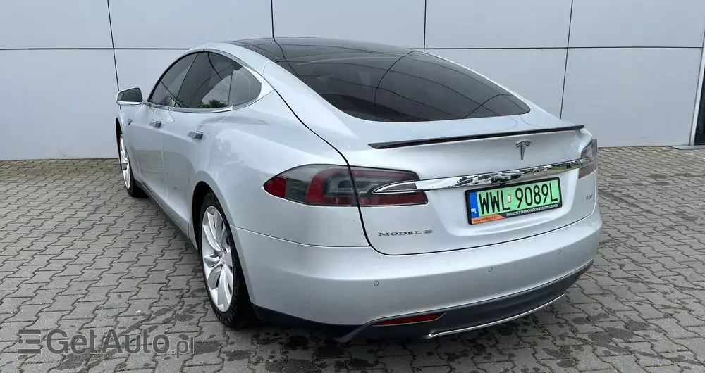 TESLA Model S D