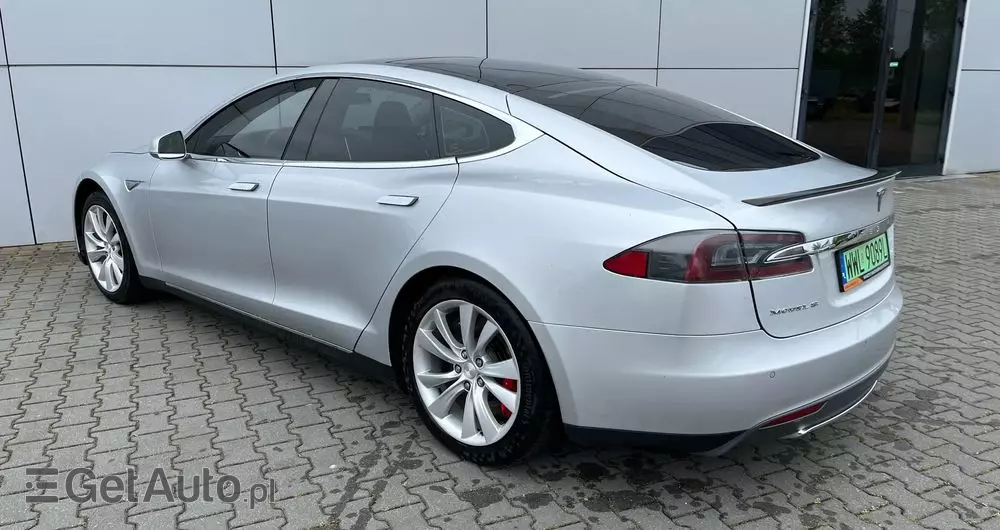 TESLA Model S D