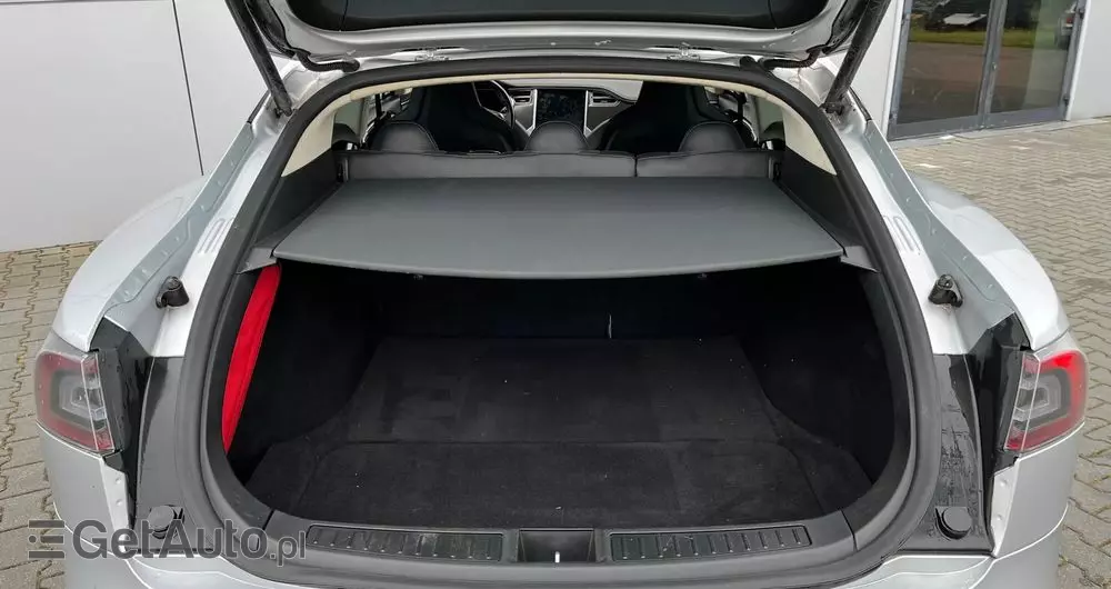 TESLA Model S D