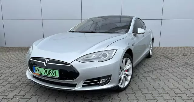 TESLA Model S D