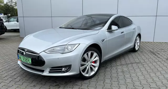 TESLA Model S D