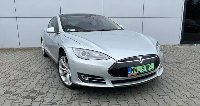 TESLA Model S D