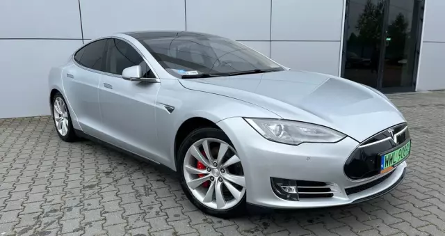 TESLA Model S D