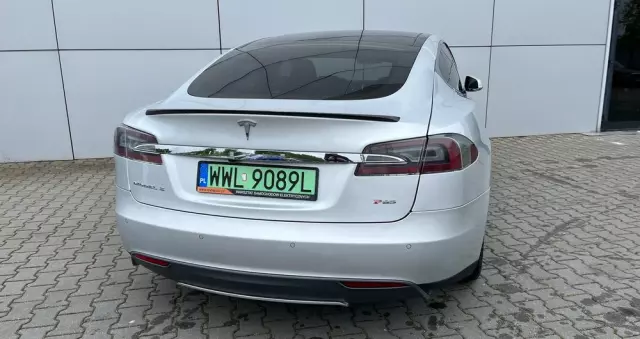 TESLA Model S D