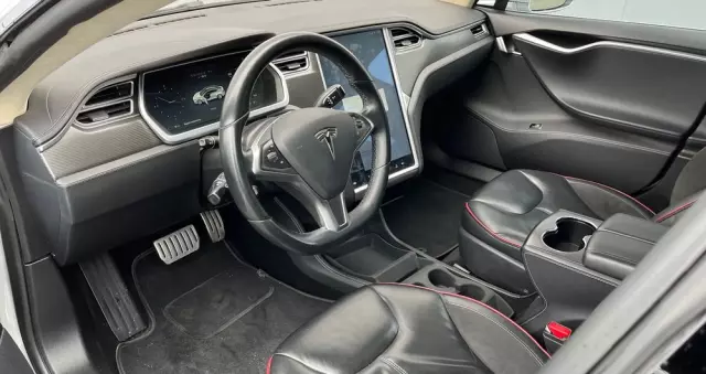 TESLA Model S D