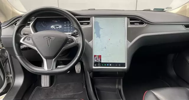 TESLA Model S D