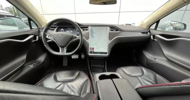 TESLA Model S D