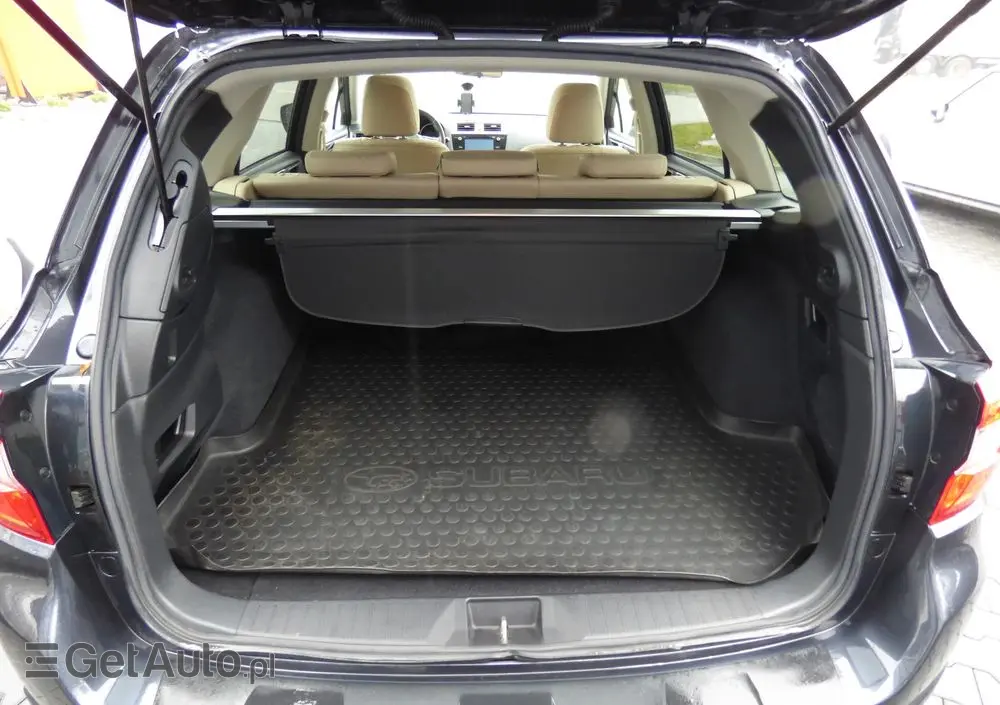 SUBARU Outback 