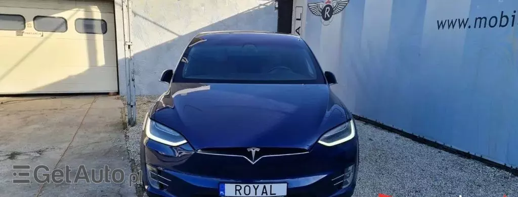 TESLA Model X 