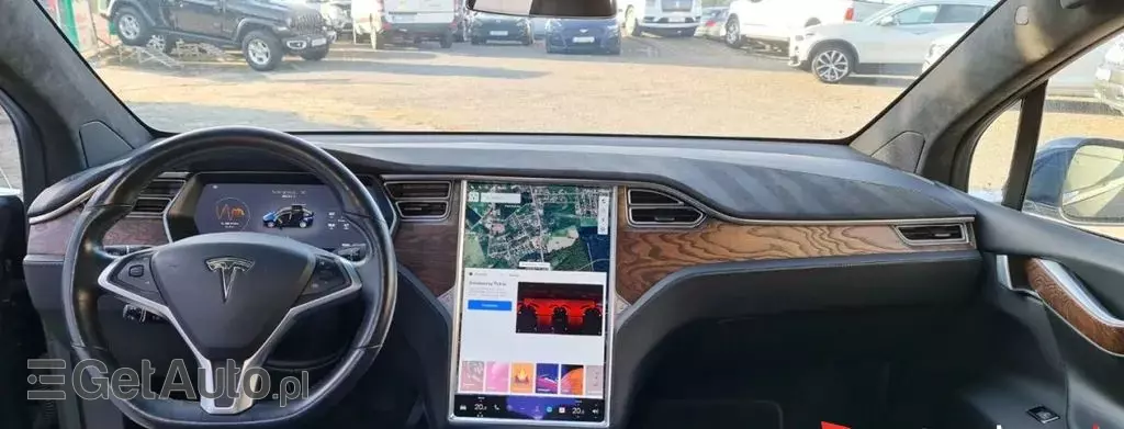 TESLA Model X 