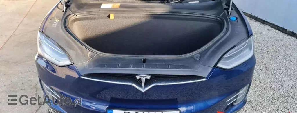 TESLA Model X 