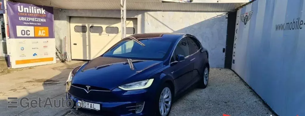 TESLA Model X 