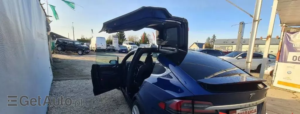 TESLA Model X 