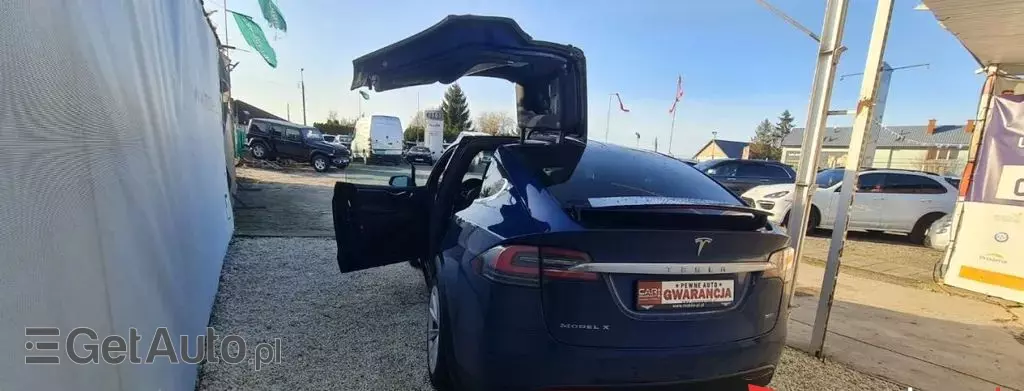 TESLA Model X 