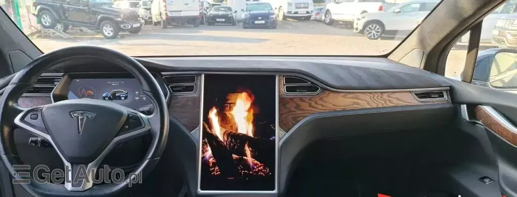 TESLA Model X 