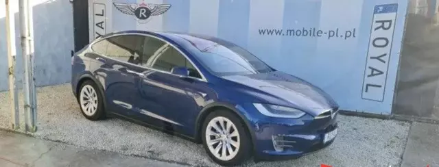 TESLA Model X 
