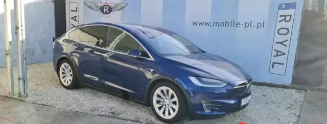 TESLA Model X 