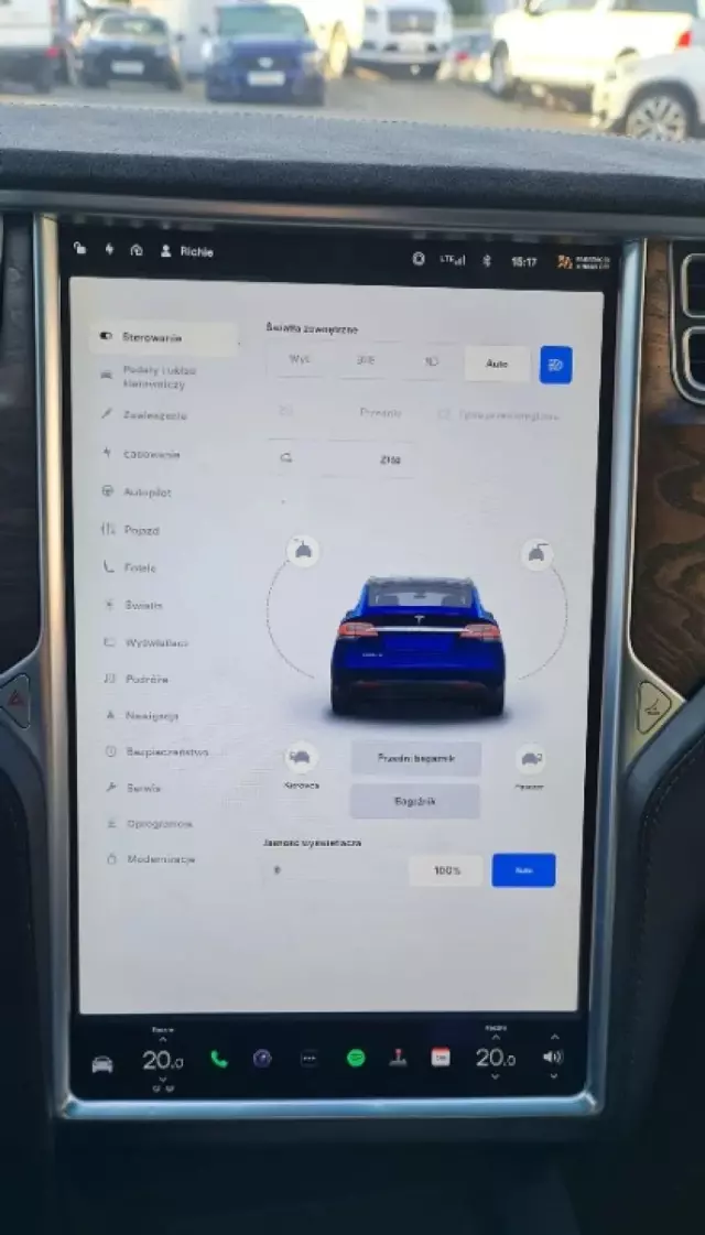 TESLA Model X 