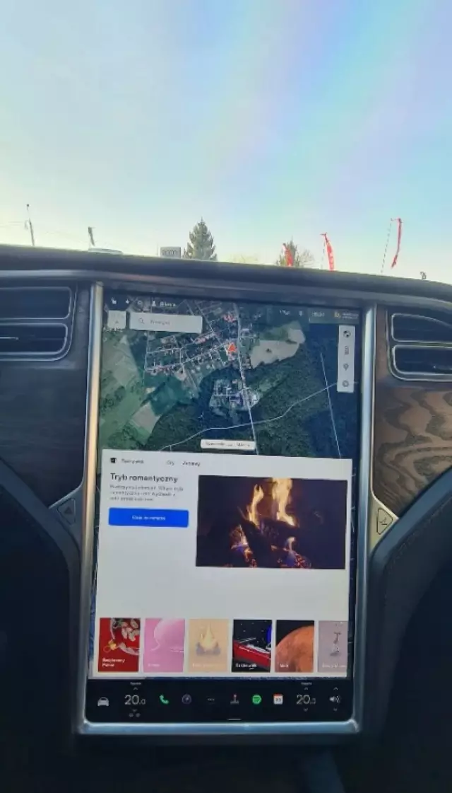 TESLA Model X 