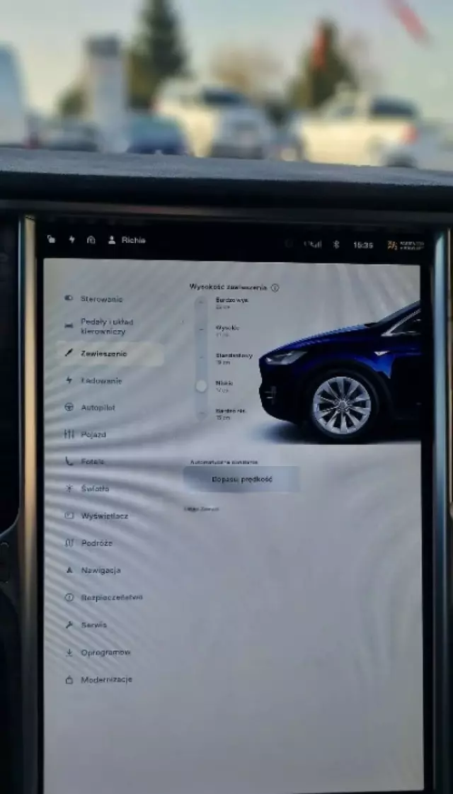 TESLA Model X 