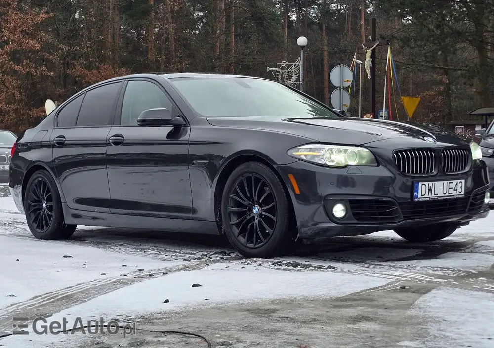 BMW Seria 5 528i xDrive Sport-Aut Luxury Line