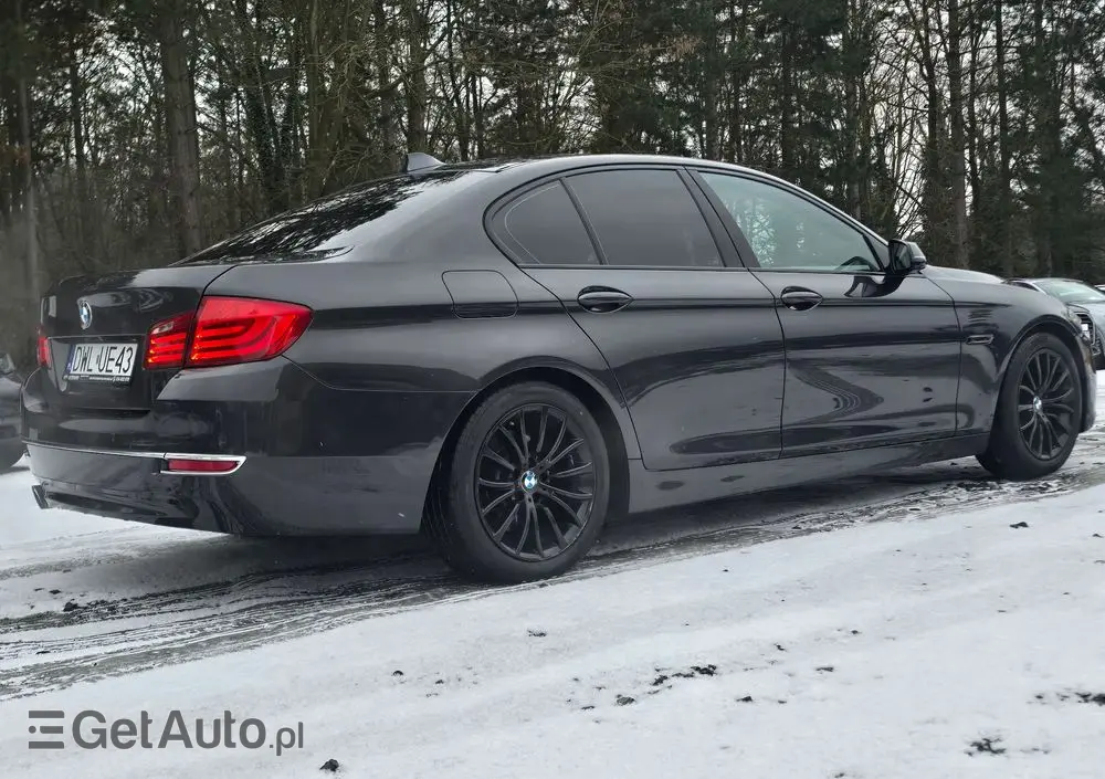 BMW Seria 5 528i xDrive Sport-Aut Luxury Line