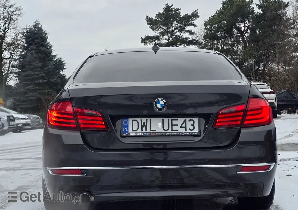 BMW Seria 5 528i xDrive Sport-Aut Luxury Line