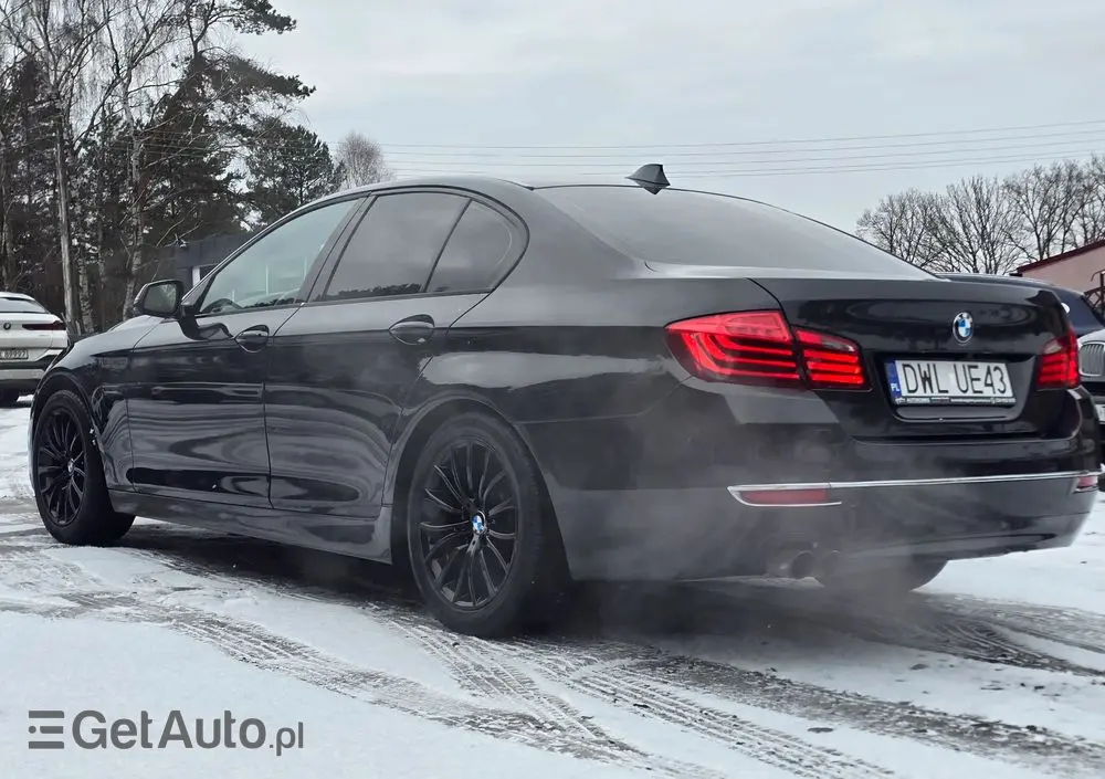 BMW Seria 5 528i xDrive Sport-Aut Luxury Line