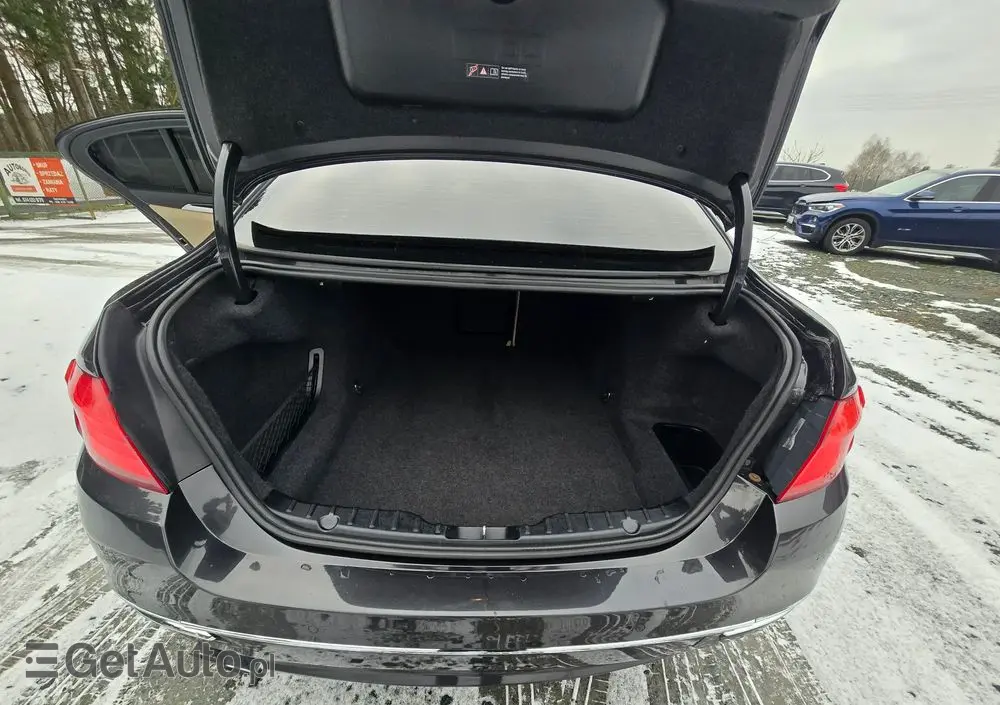 BMW Seria 5 528i xDrive Sport-Aut Luxury Line