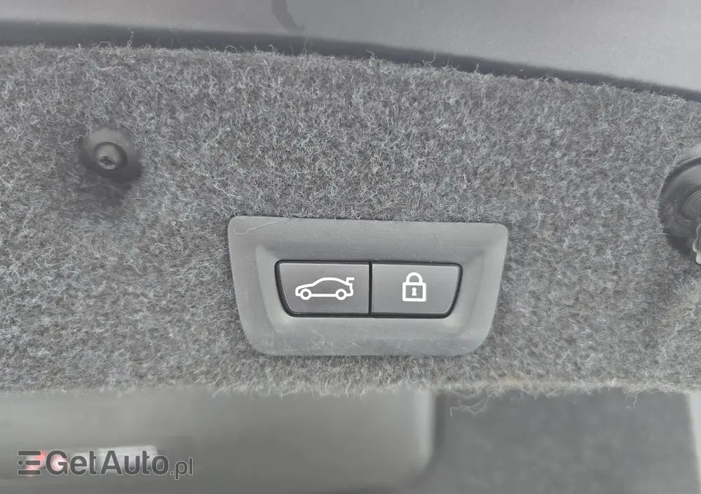 BMW Seria 5 528i xDrive Sport-Aut Luxury Line