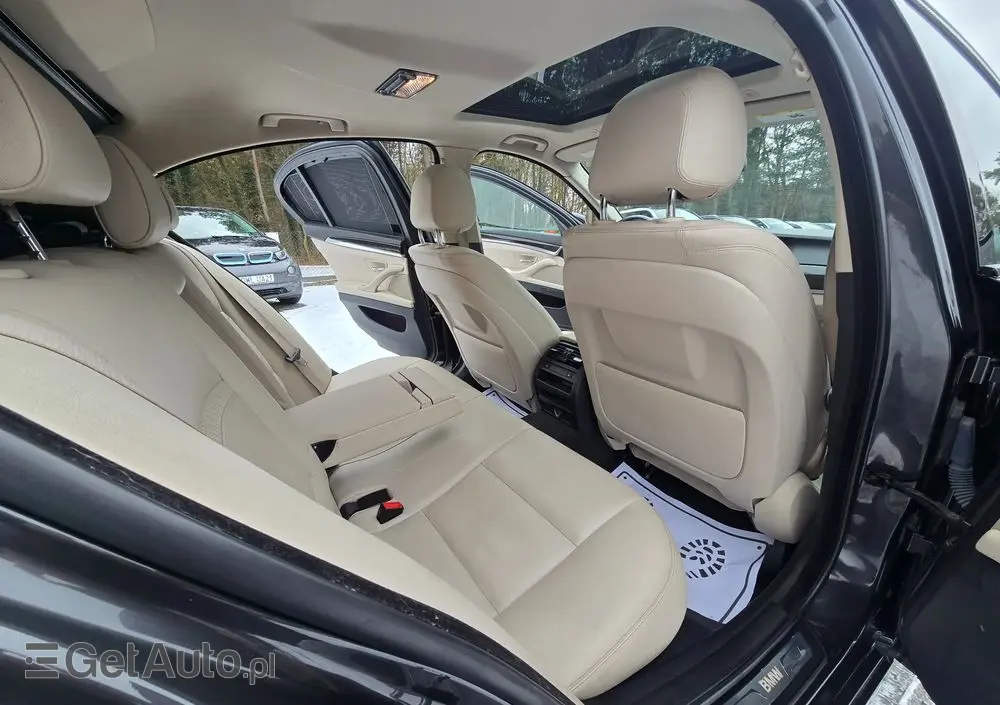 BMW Seria 5 528i xDrive Sport-Aut Luxury Line