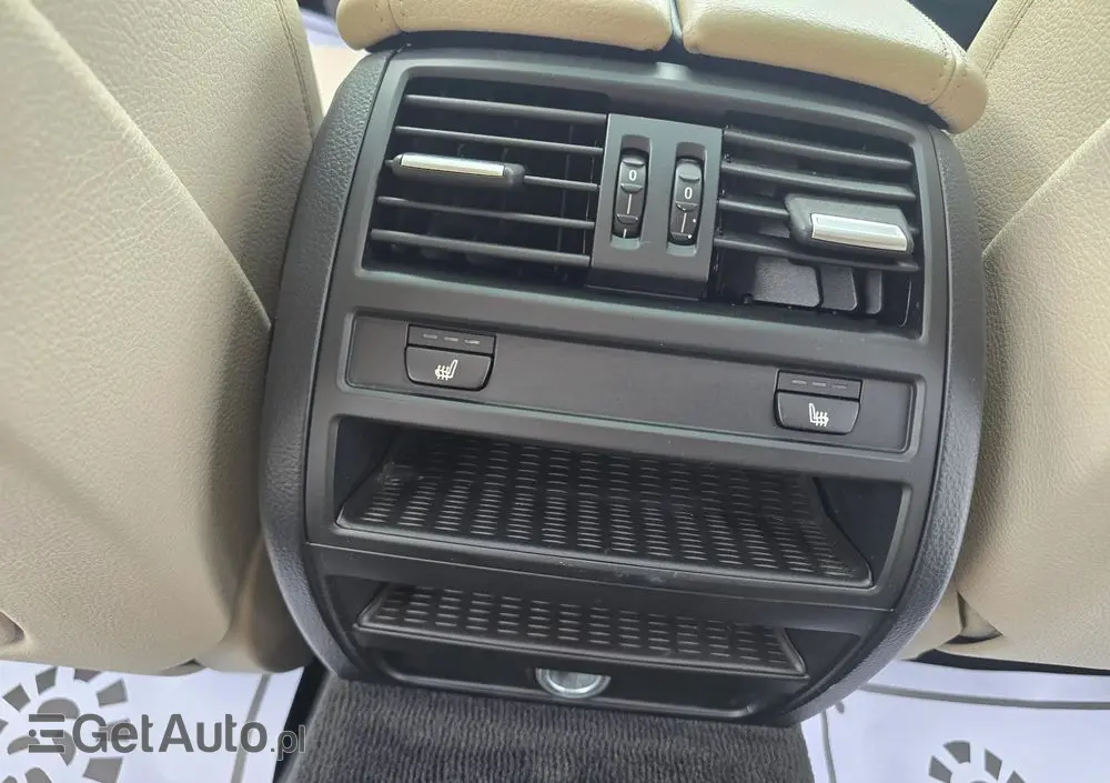 BMW Seria 5 528i xDrive Sport-Aut Luxury Line