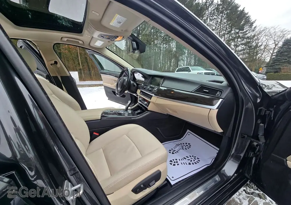 BMW Seria 5 528i xDrive Sport-Aut Luxury Line