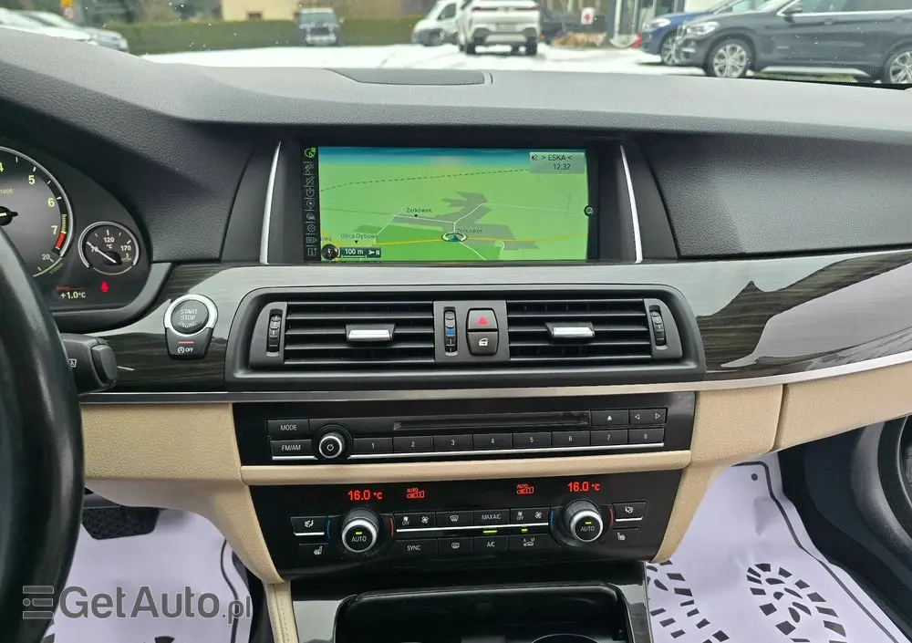 BMW Seria 5 528i xDrive Sport-Aut Luxury Line