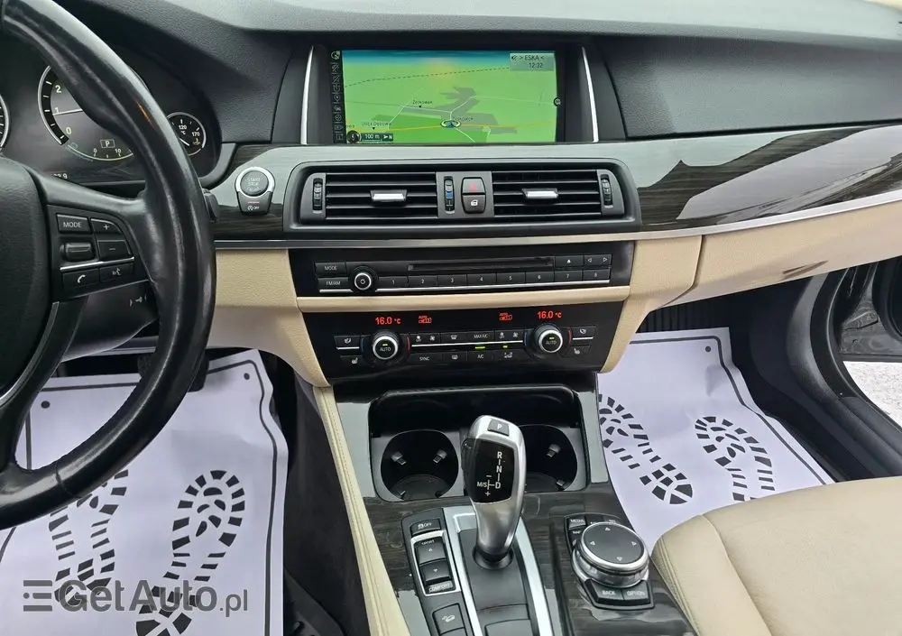 BMW Seria 5 528i xDrive Sport-Aut Luxury Line