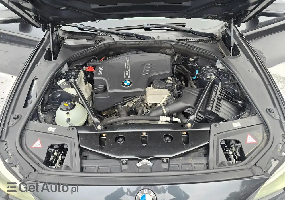 BMW Seria 5 528i xDrive Sport-Aut Luxury Line