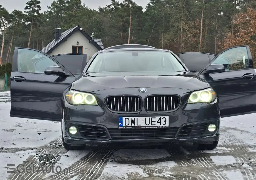 BMW Seria 5 528i xDrive Sport-Aut Luxury Line