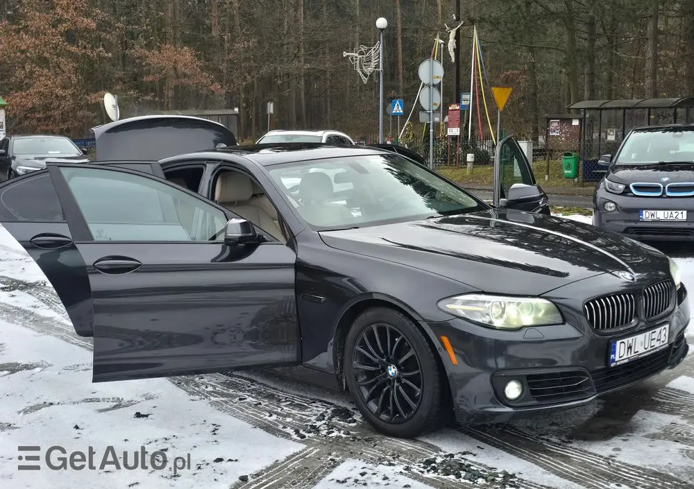 BMW Seria 5 528i xDrive Sport-Aut Luxury Line