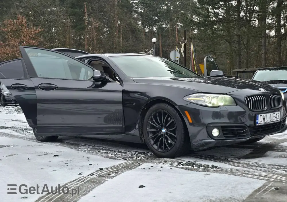 BMW Seria 5 528i xDrive Sport-Aut Luxury Line