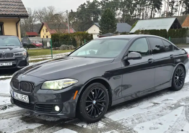 BMW Seria 5 528i xDrive Sport-Aut Luxury Line