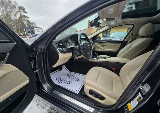 BMW Seria 5 528i xDrive Sport-Aut Luxury Line