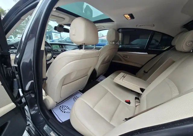 BMW Seria 5 528i xDrive Sport-Aut Luxury Line