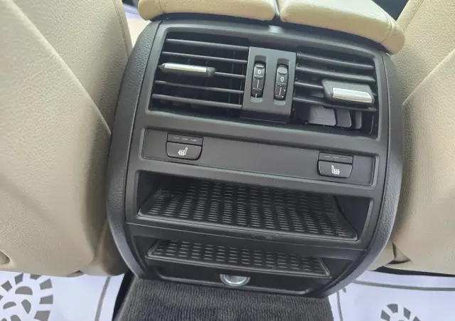 BMW Seria 5 528i xDrive Sport-Aut Luxury Line