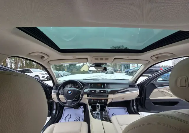 BMW Seria 5 528i xDrive Sport-Aut Luxury Line