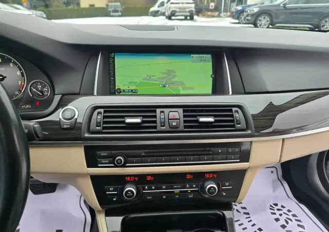 BMW Seria 5 528i xDrive Sport-Aut Luxury Line